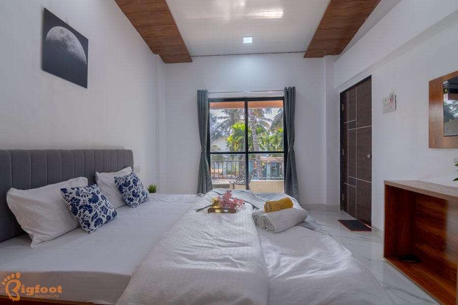 Bright deluxe room